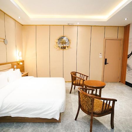 Home Me Hotel Manila Exterior photo