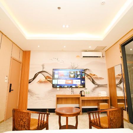Home Me Hotel Manila Exterior photo