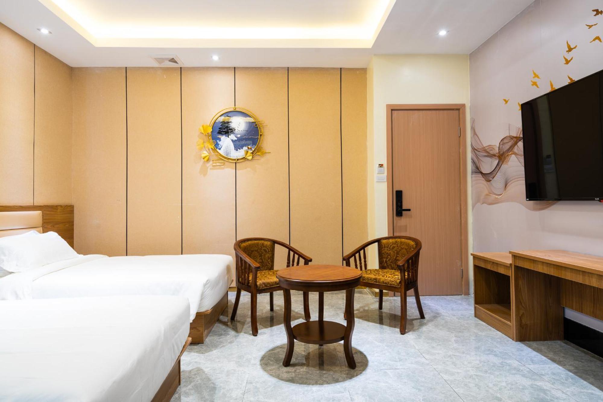 Home Me Hotel Manila Room photo