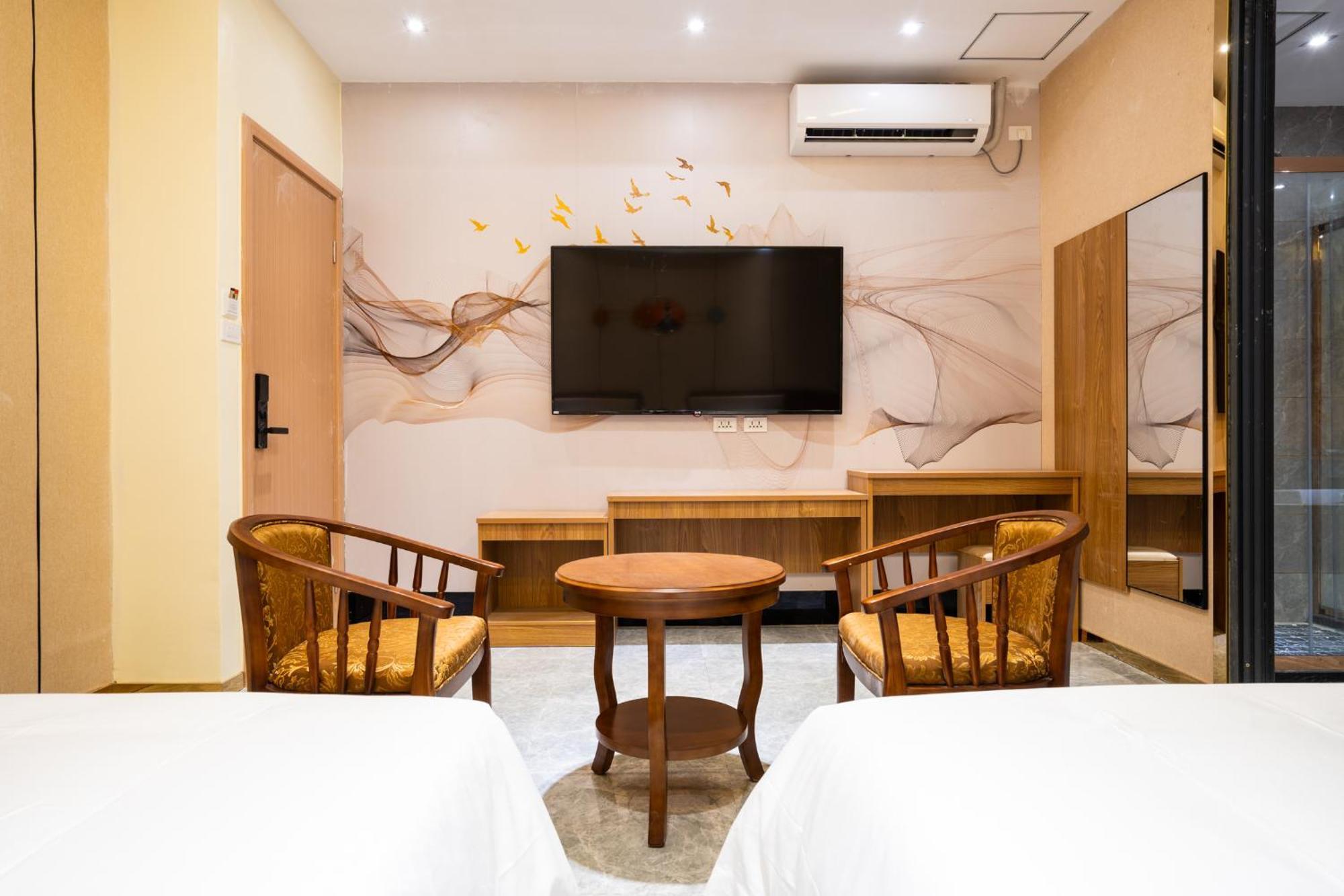 Home Me Hotel Manila Exterior photo