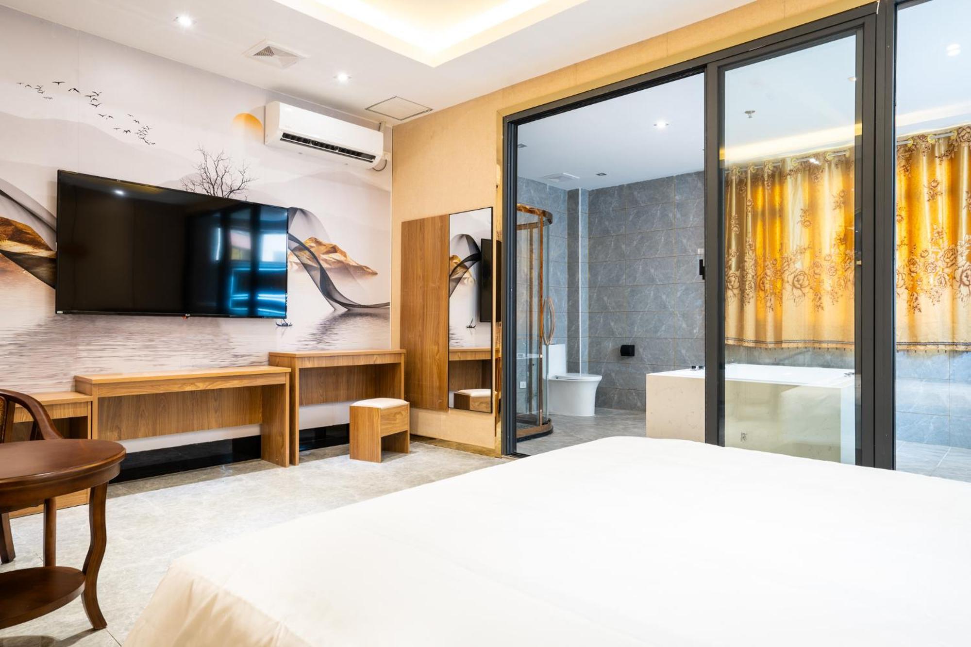 Home Me Hotel Manila Exterior photo