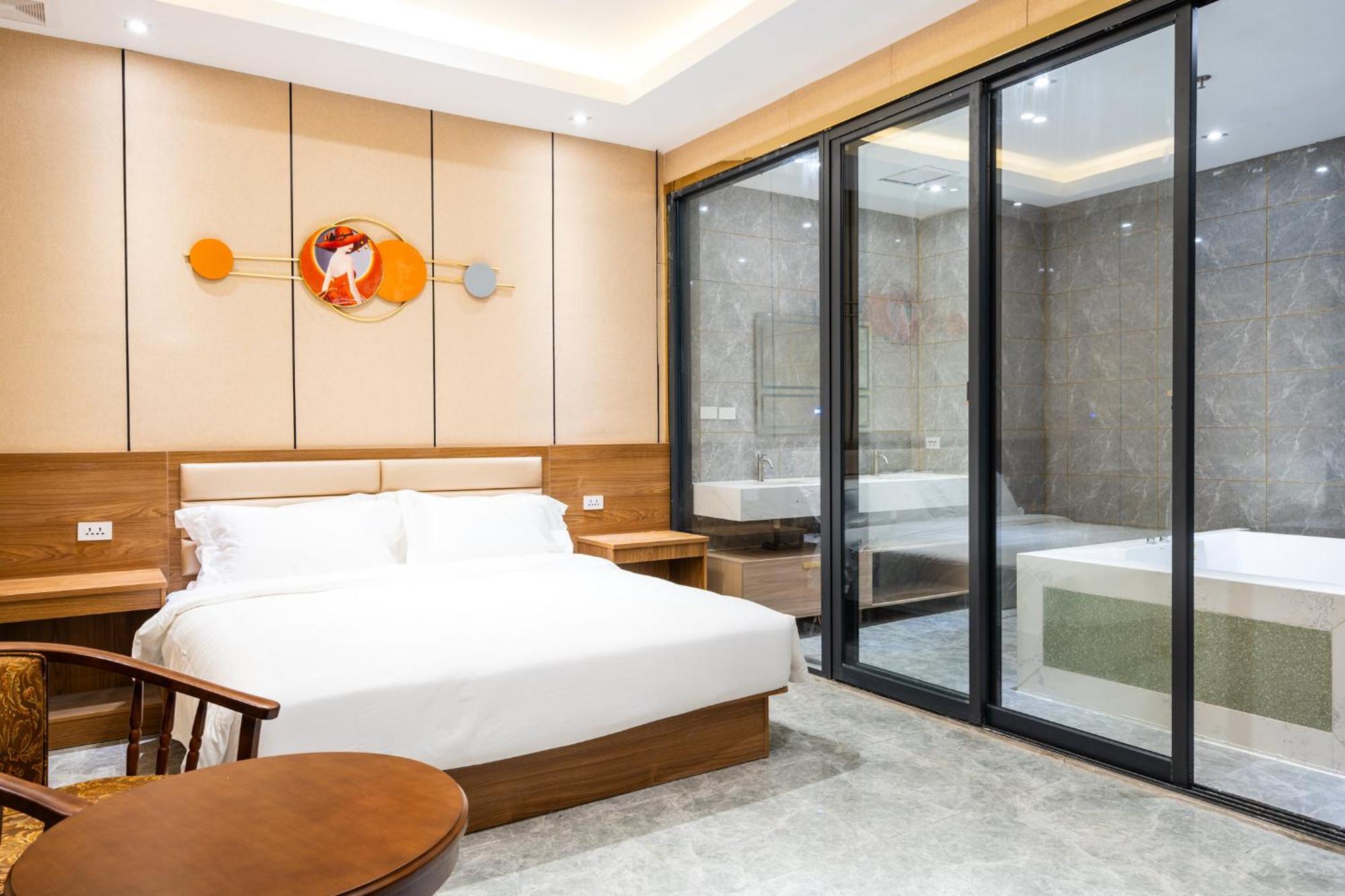Home Me Hotel Manila Exterior photo