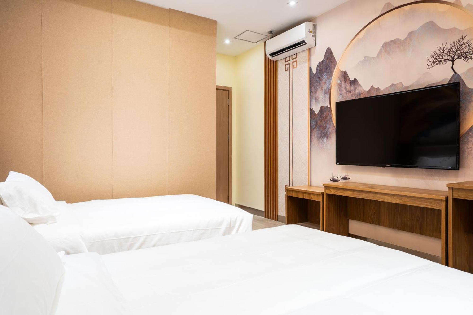 Home Me Hotel Manila Exterior photo