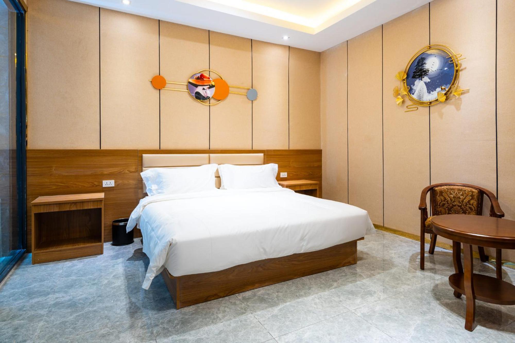 Home Me Hotel Manila Exterior photo