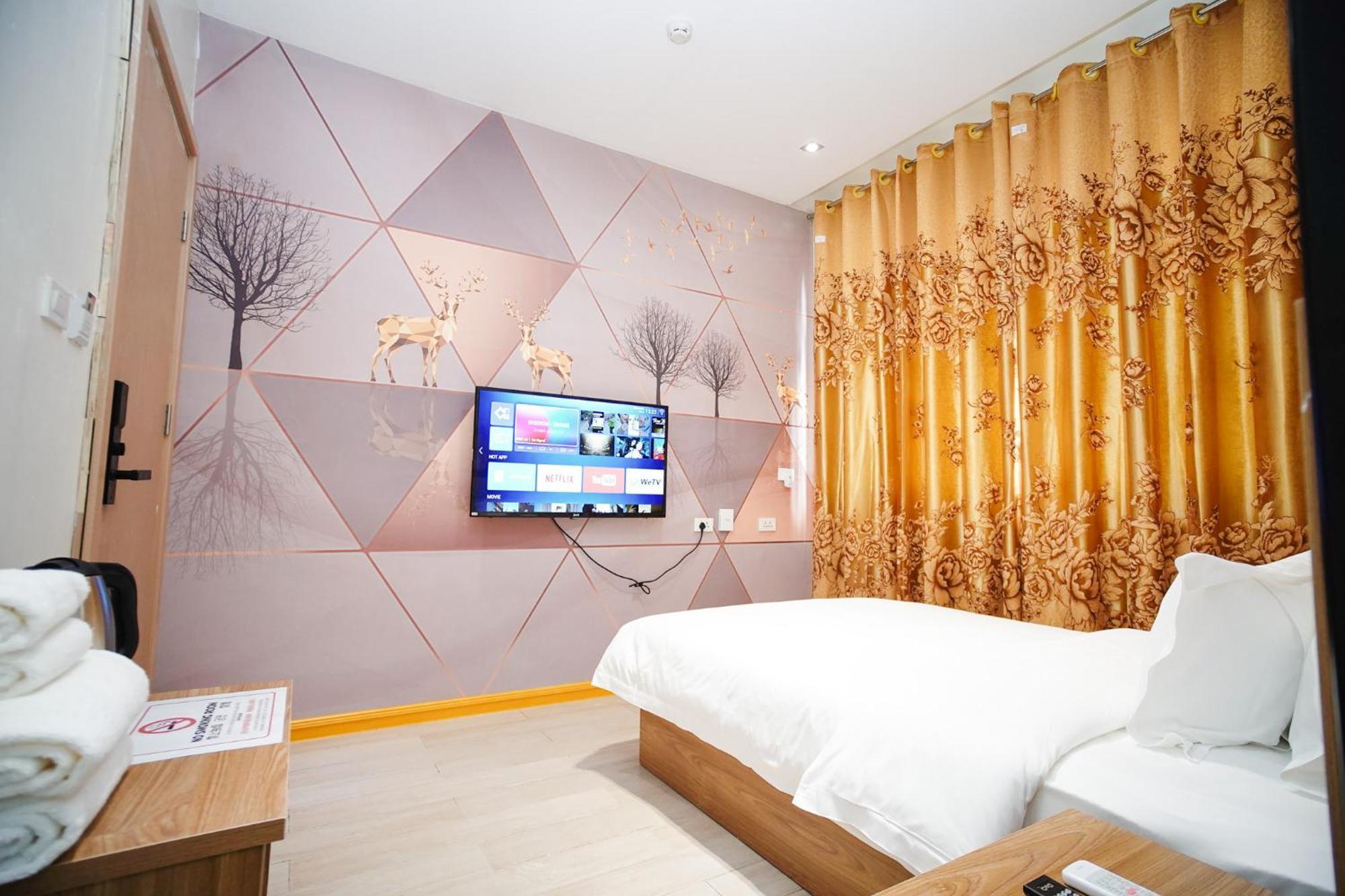 Home Me Hotel Manila Exterior photo
